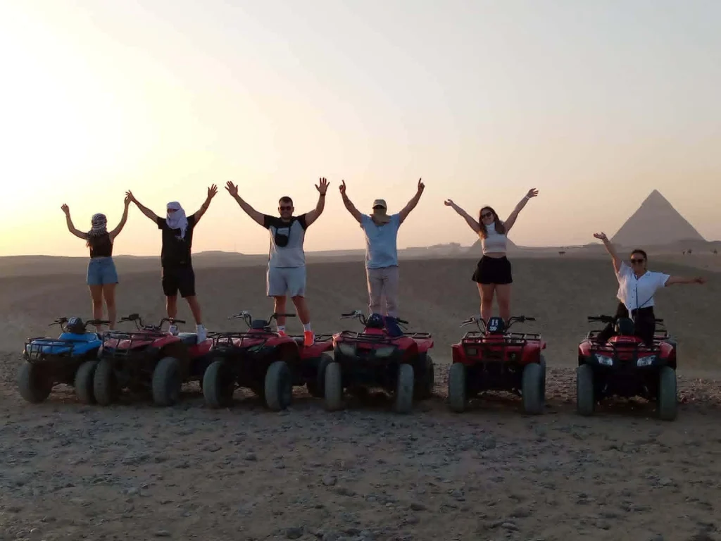 Quad Bike Tour alle Piramidi di Giza nel deserto egiziano